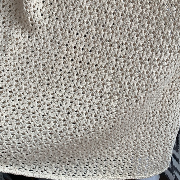 H&M Cream Crochet Short Sleeve Top - EUC Size Medium - Picture 5 of 7